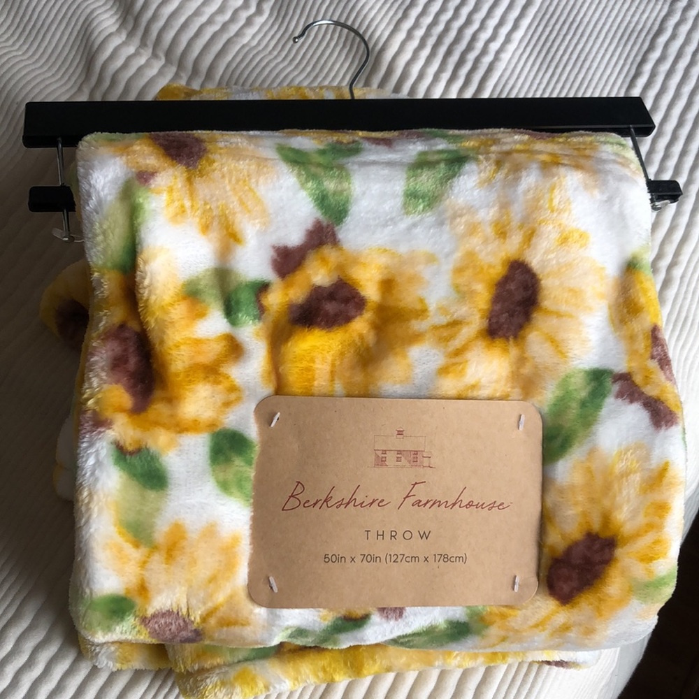 🆕Berkshire Sunflower Throw - Picture 11 of 13